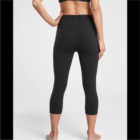 Athleta Transcend Capri NWT Medium - Picture 2 of 6